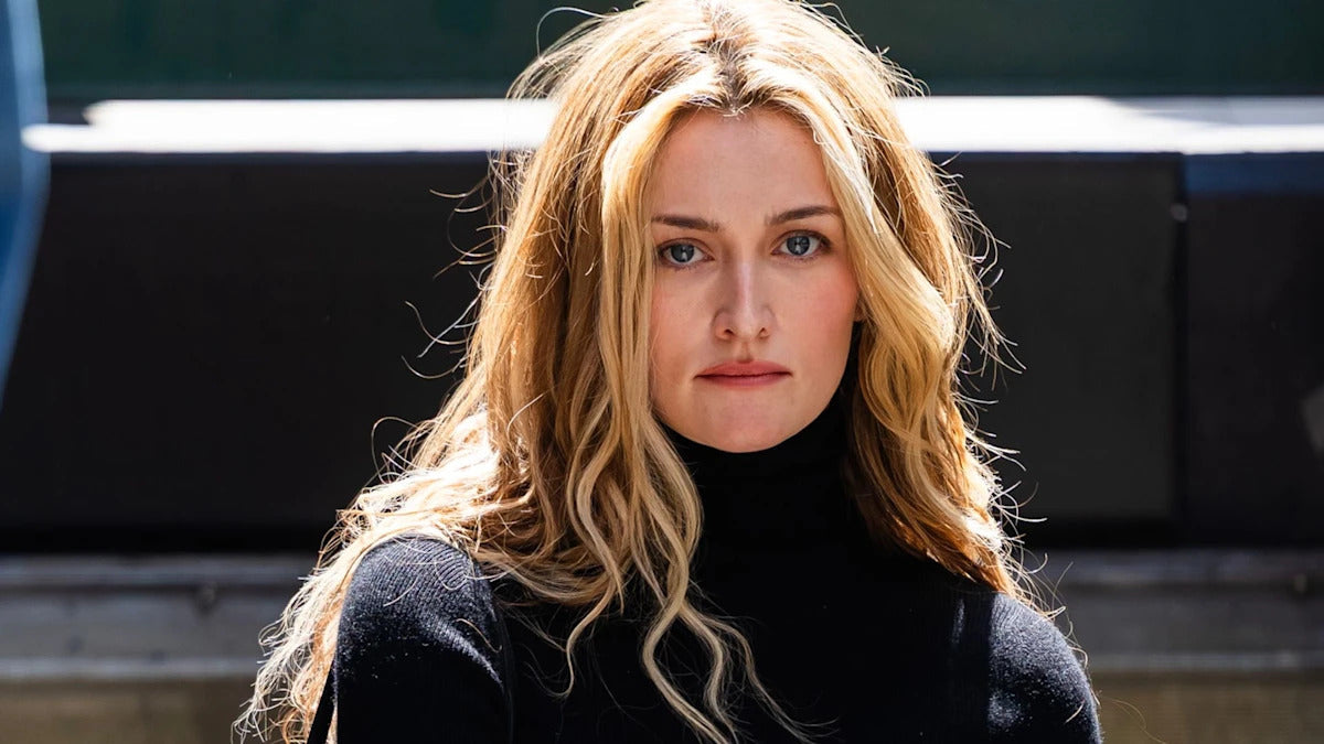 Sarah Pidgeon poses as Carolyn Bessette-Kennedy