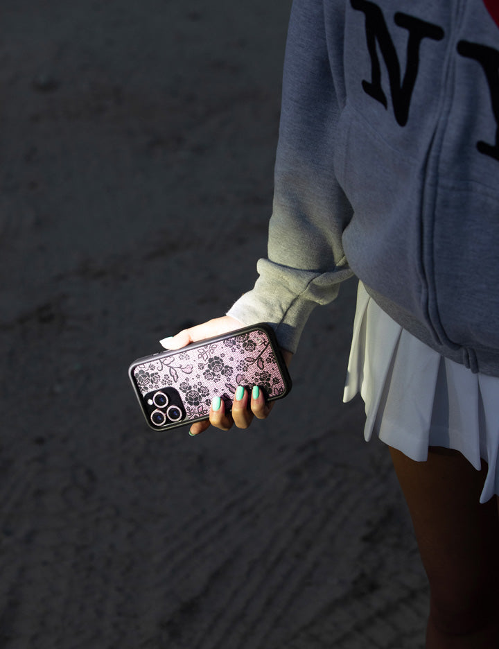 Lifestyle Image 01 Lace Lover Samsung Galaxy Case