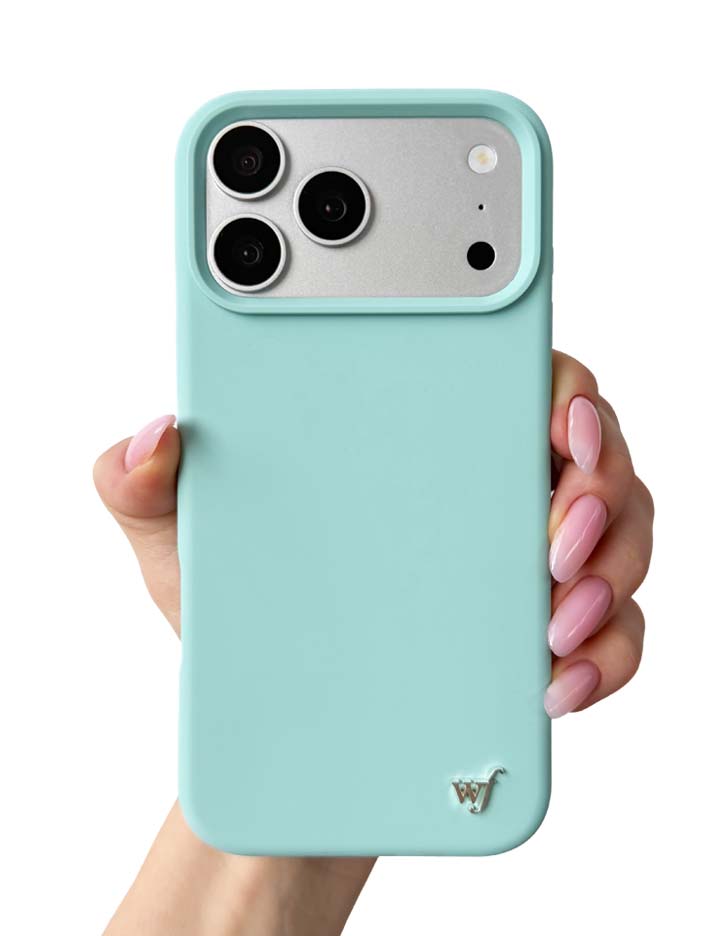 Hand Pic Image 01 MagSafe Turquoise iPhone Case