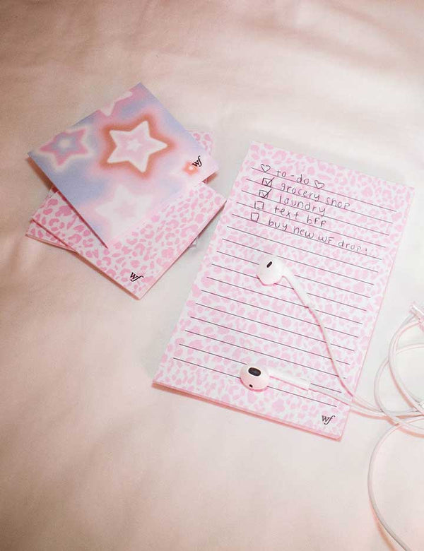 Lifestyle Image 01 Pink Meow Sticky Notes