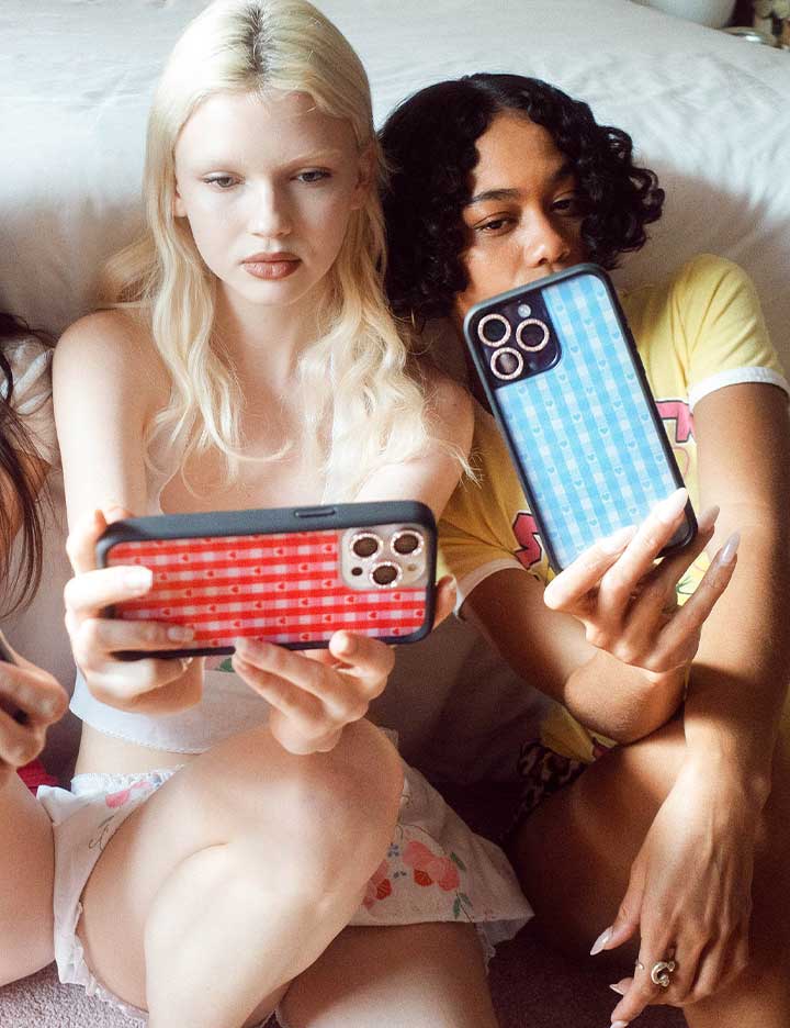 wildflower iPhone16Proケース I Heart Me ブルー Gingham Hearts | Blue iPhone 16 Pro Max Case – Wildflower Cases