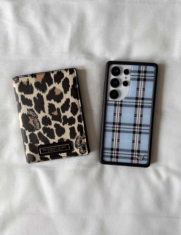 Lifestyle Image 02 Blue Plaid Samsung Galaxy Case