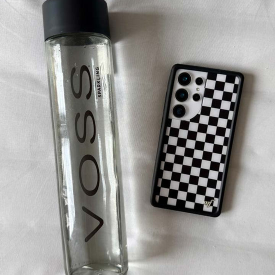 Lifestyle Image 02 Black Checkers Samsung Galaxy Case