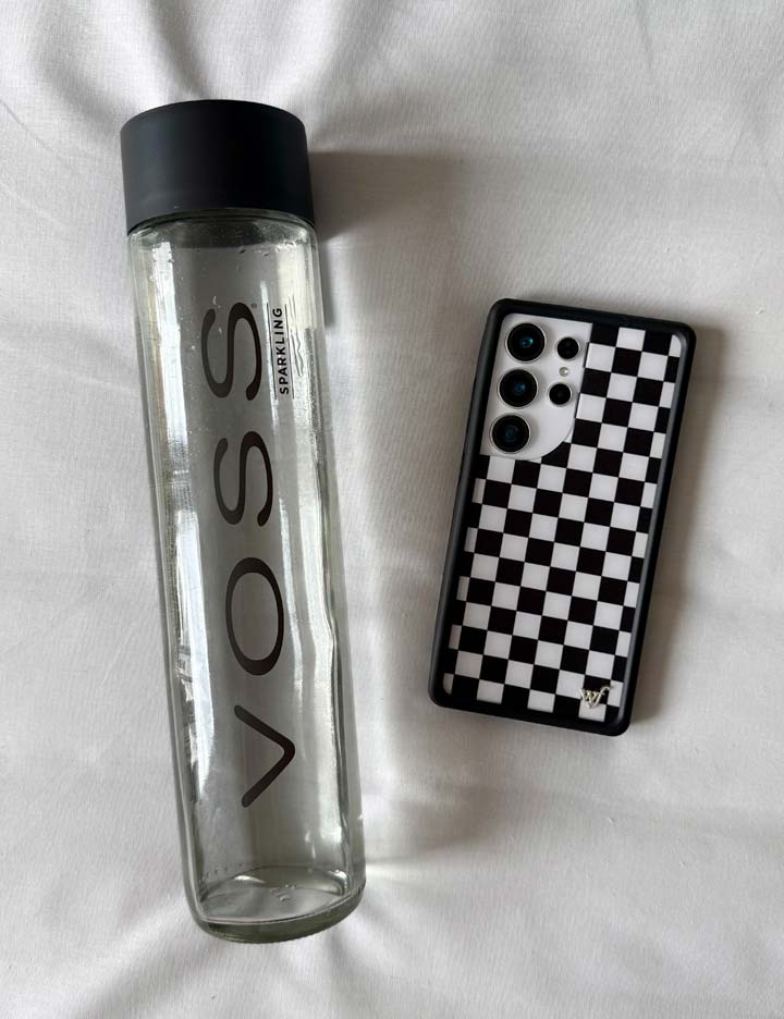Lifestyle Image 02 Black Checkers Samsung Galaxy Case