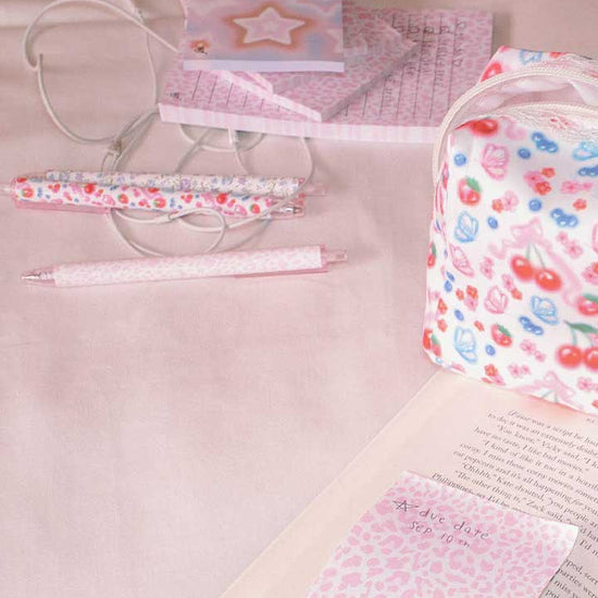 Lifestyle Image 02 Dream Star Sticky Notes