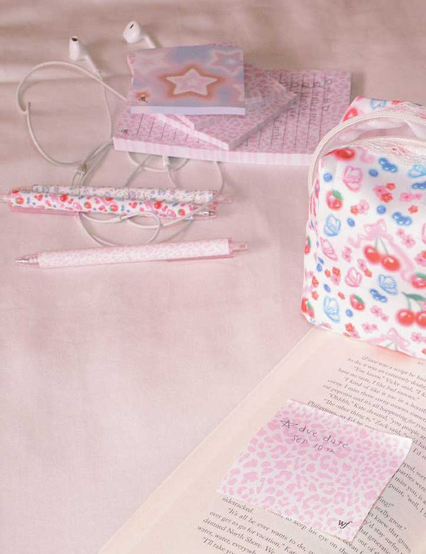 Lifestyle Image 01 Dream Star Sticky Notes