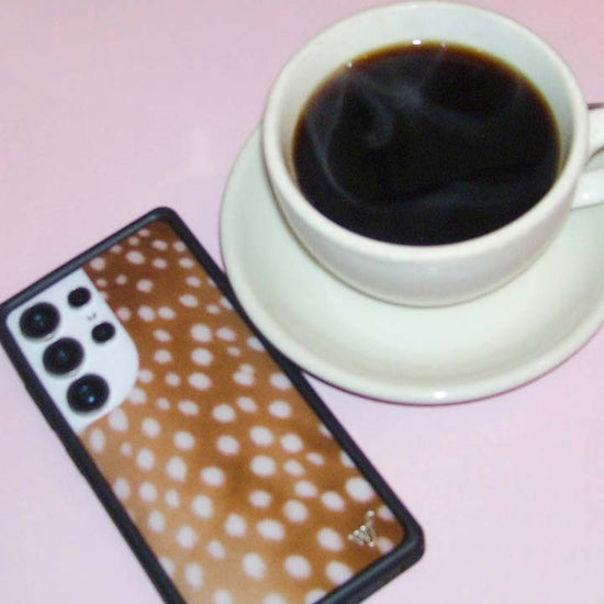 Lifestyle Image 02 Fawn Samsung Galaxy Case