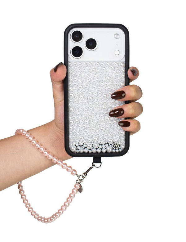 Hand Pic Image 02 Pearl Wristlet Pink