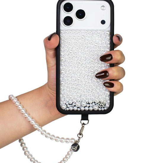 Hand Pic Image 02 Pearl Wristlet White