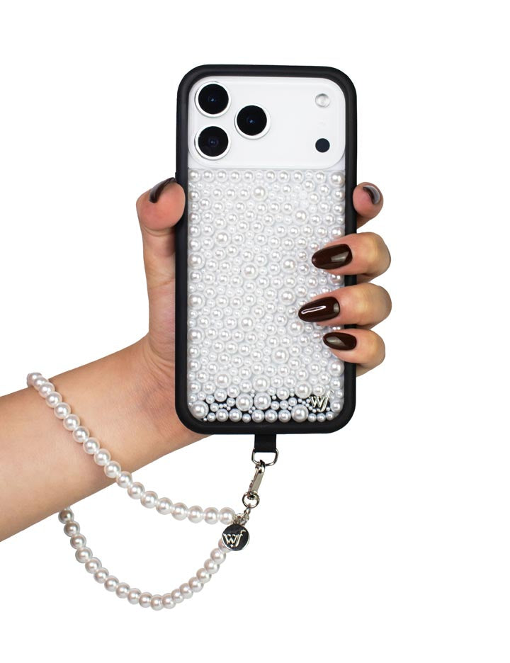 Hand Pic Image 02 Pearl Wristlet White