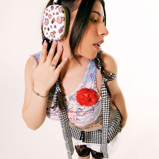 Wildflower Fruit Tart AirPods Max Cover Lifestyle Image 02