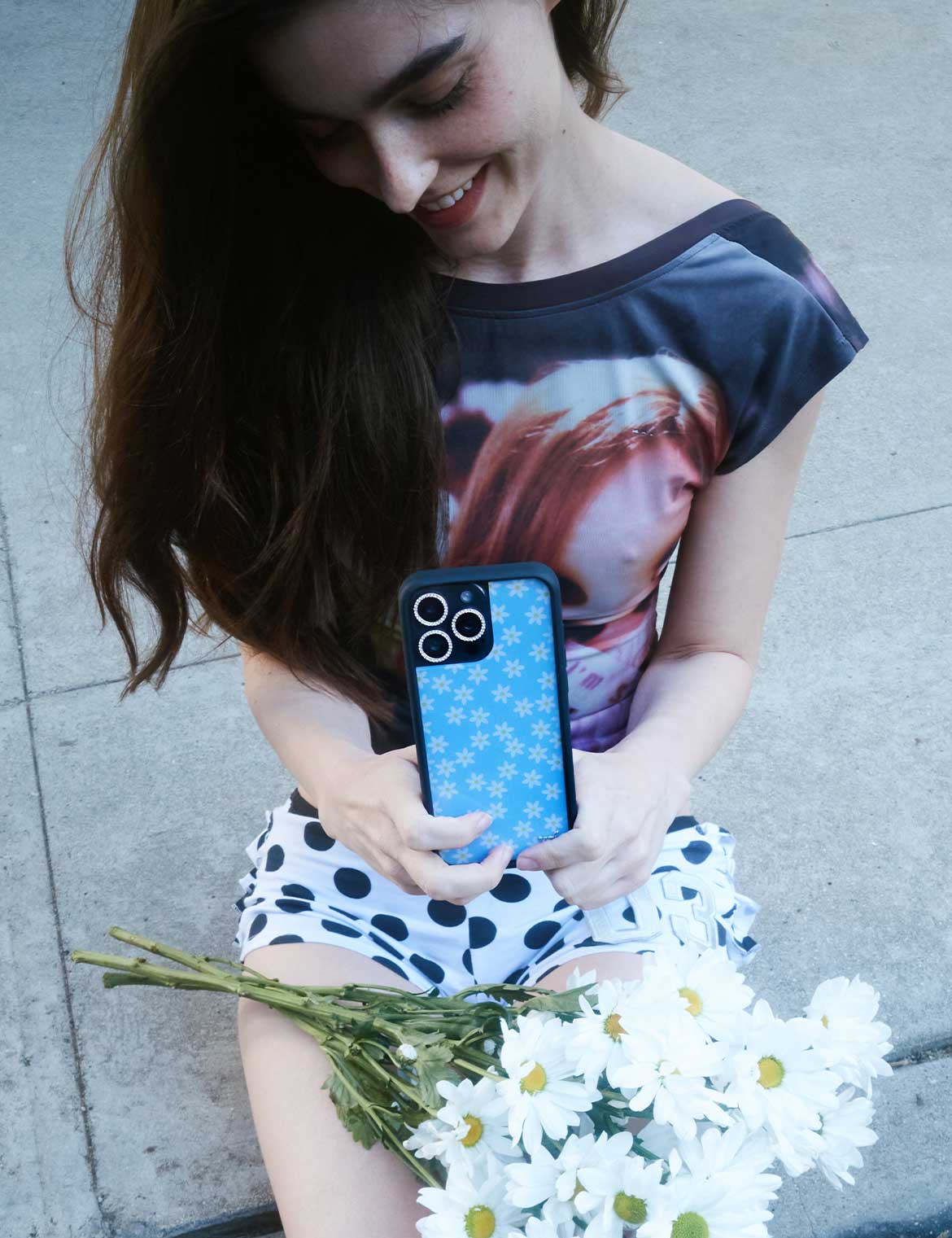 Supporting Image 03 Blue Daisy iPhone Case