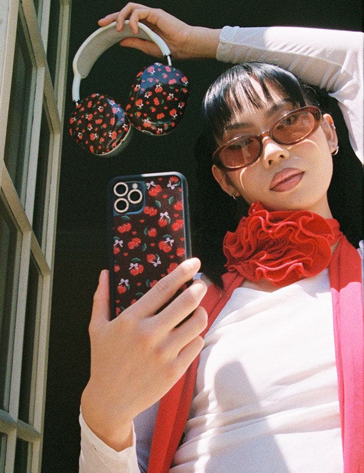 iPhone 16 Pro Max Case Chocolate Cherries - Thumbnail 4