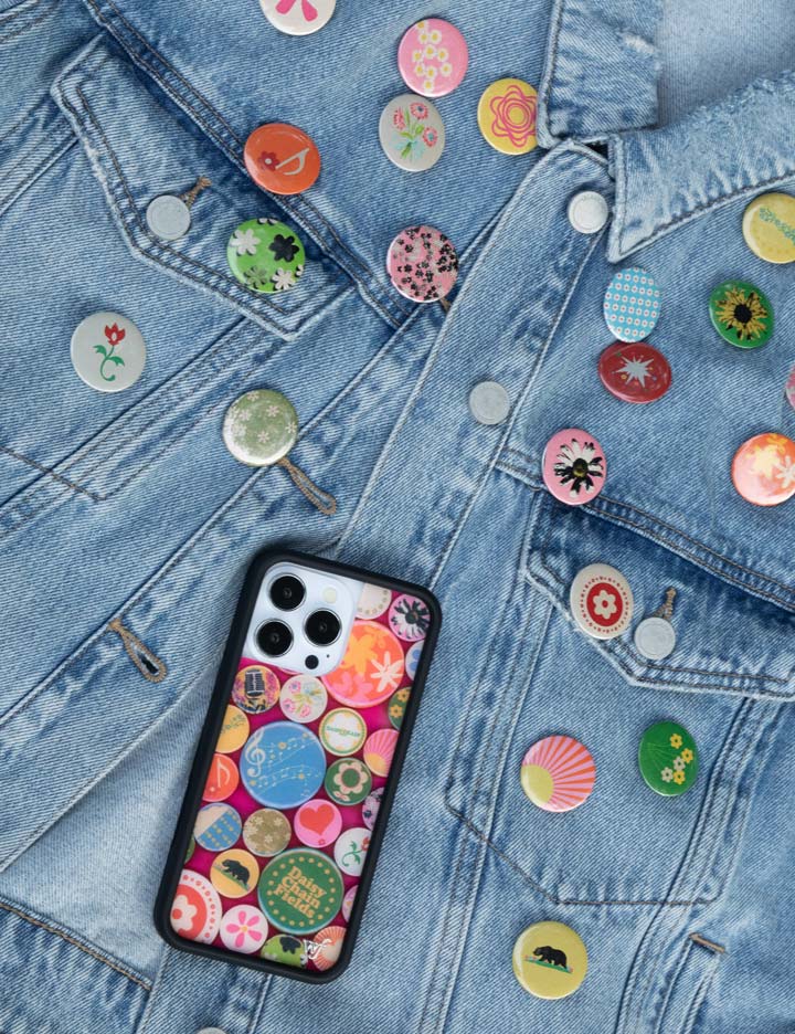 Supporting Image 03 Daisy Chain Fields iPhone Case