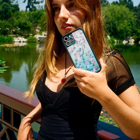 Lifestyle Image 03 Gallery Girlie Blue
