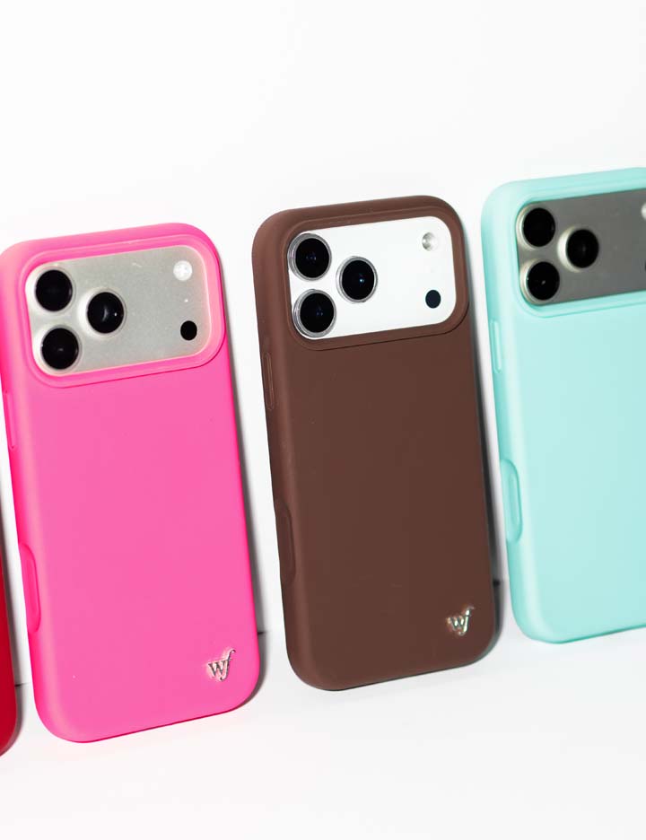Supporting Image 03 MagSafe Chocolate Brown iPhone Case