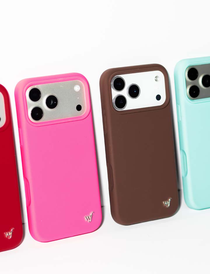Supporting Image 03 MagSafe Hot Pink iPhone Case