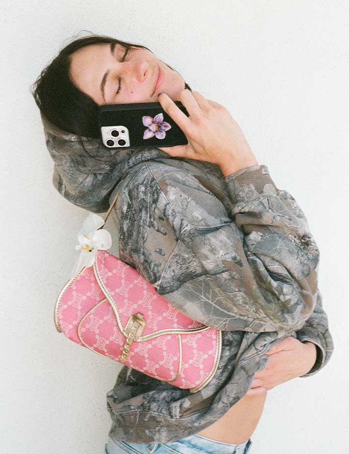 Supporting Image 03 Orchid Black iPhone Case
