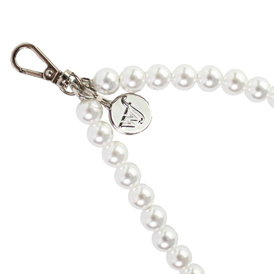 Supporting Image 03 Pearl Wristlet White