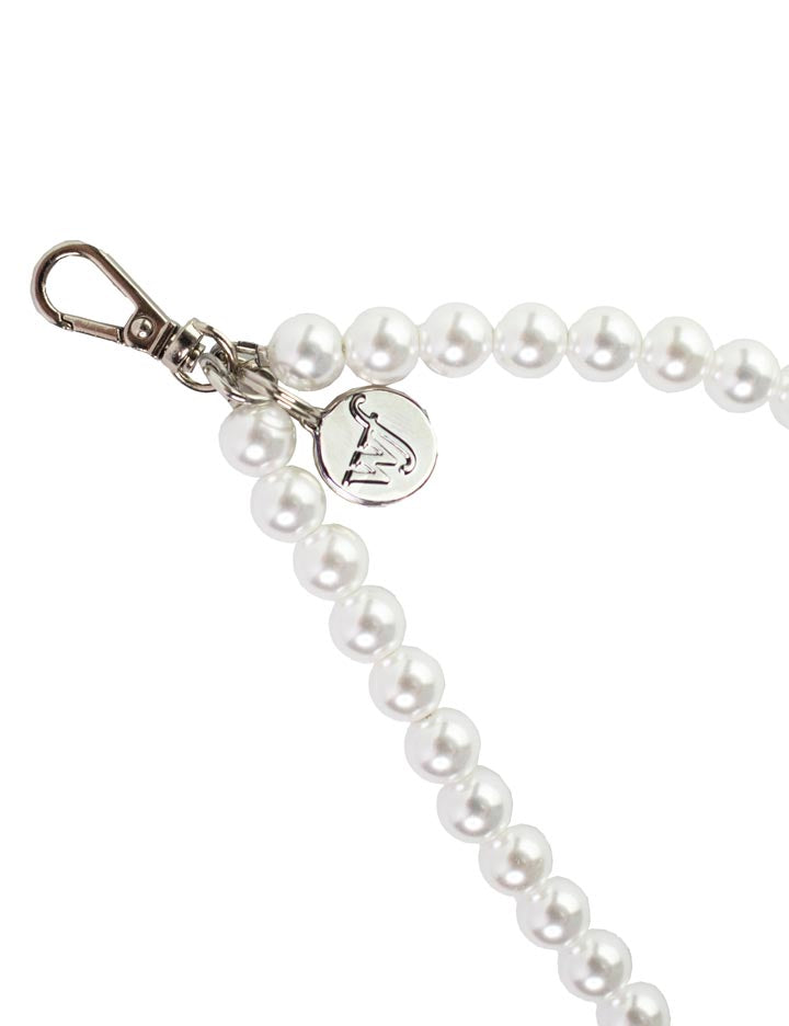 Supporting Image 03 Pearl Wristlet White