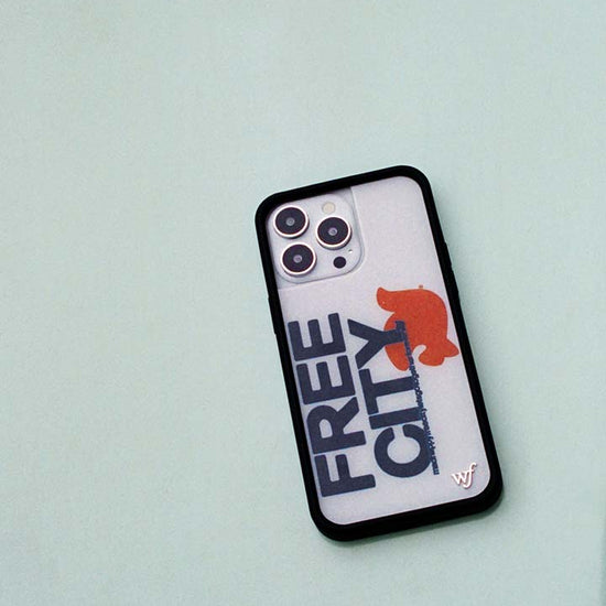 Supporting Image 03 THE MADHAPPY AND FREECITY TOGETHERFOREVER WHITE AND NAVY iPhone Case