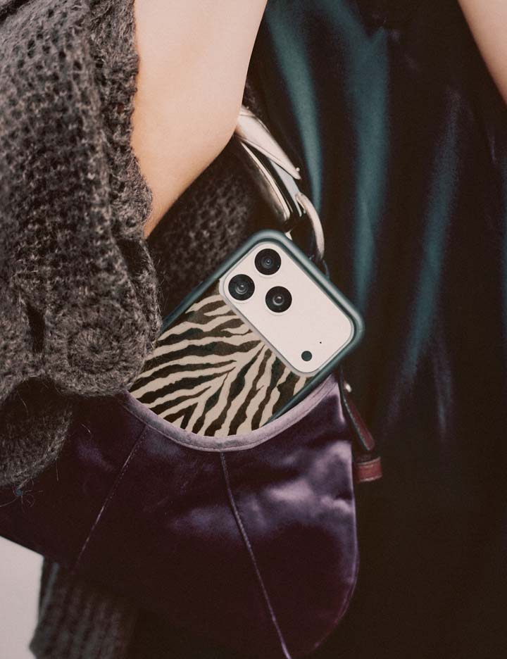 Supporting Image 03 Zebra iPhone Case