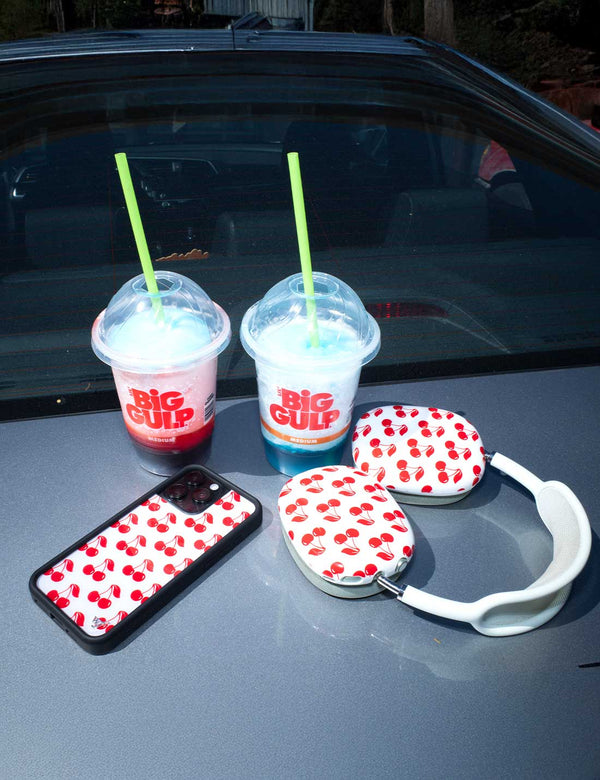 Lifestyle Image 01 American Cherries AirPods Max Cover