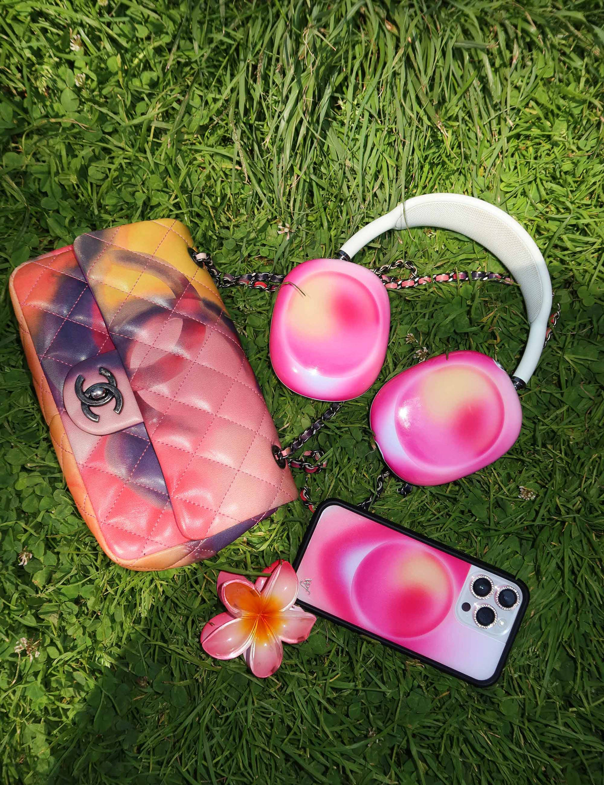 Supporting Image 04 Hot Pink Aura Airpods Max Cover 