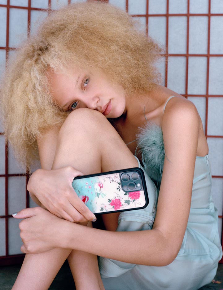 Supporting Image 04 Lovers Lagoon iPhone Case