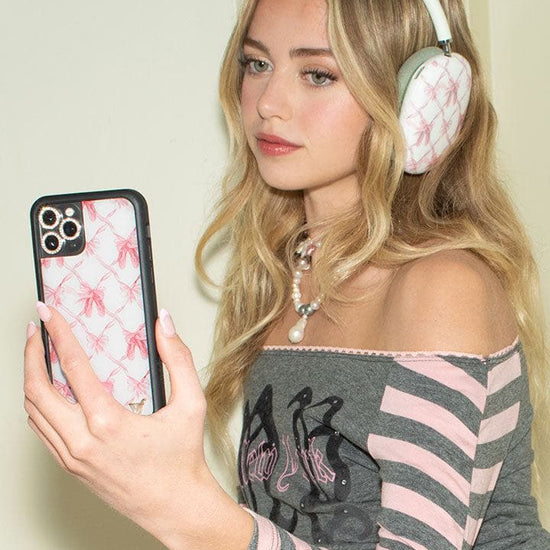 Supporting Image 04 On Pointe AirPods Max Cover