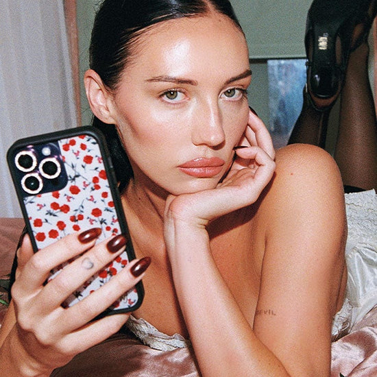 Supporting Image 04 Red Roses iPhone Case