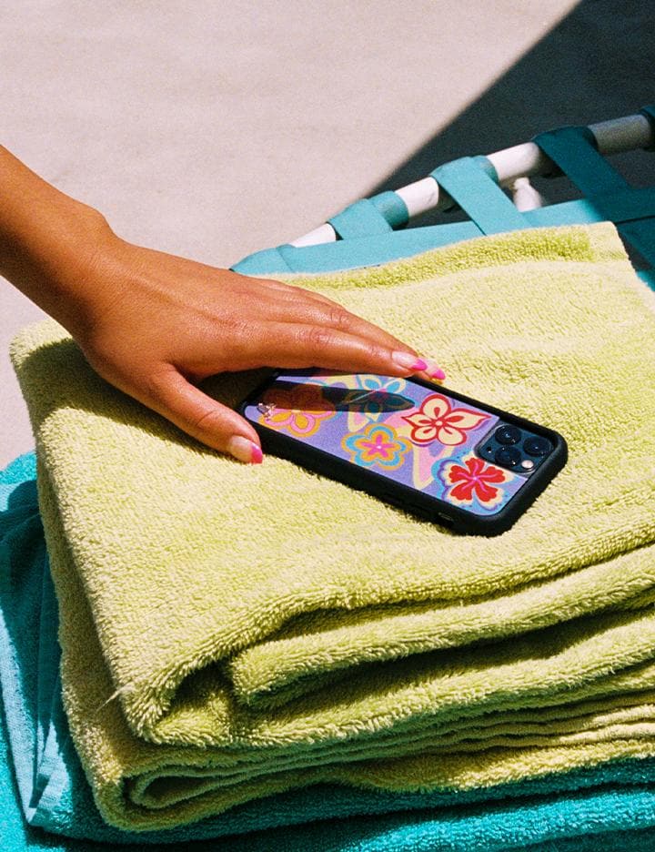 Supporting Image 04 Surf's Up iPhone Case