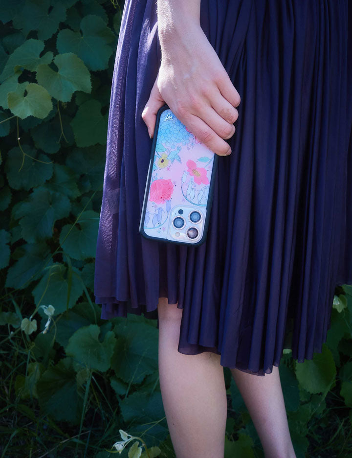 MORBEL iPhonexsケース ポーチ付き ブルーフラワー Bluebelle Dreams iPhone 18 Pro Max Case – Wildflower Cases