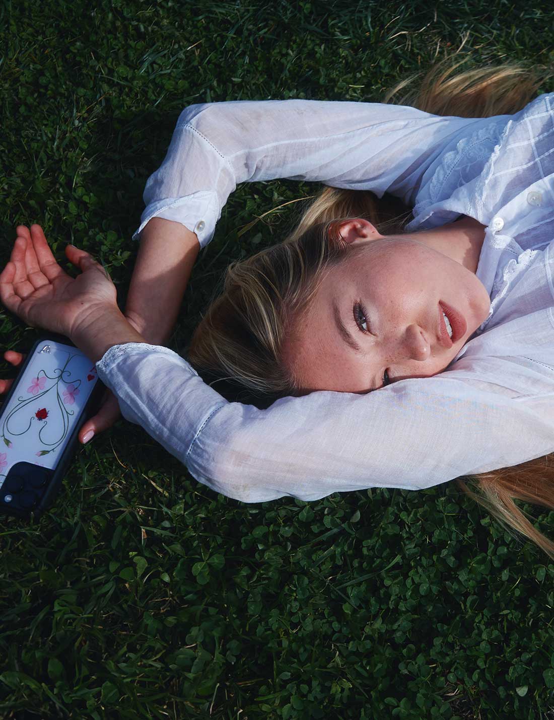 Supporting Image 05 Lila Moss iPhone Case