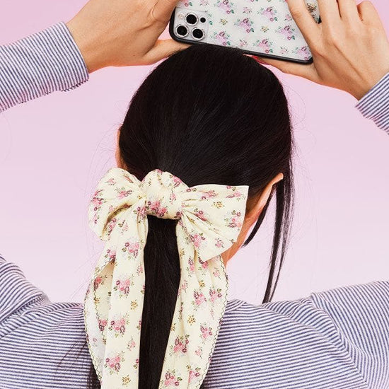 Lifestyle Image 03 Vintage Floral iPhone Case