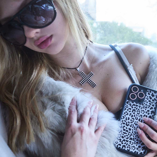 Supporting Image 06 Snow Meow iPhone Case