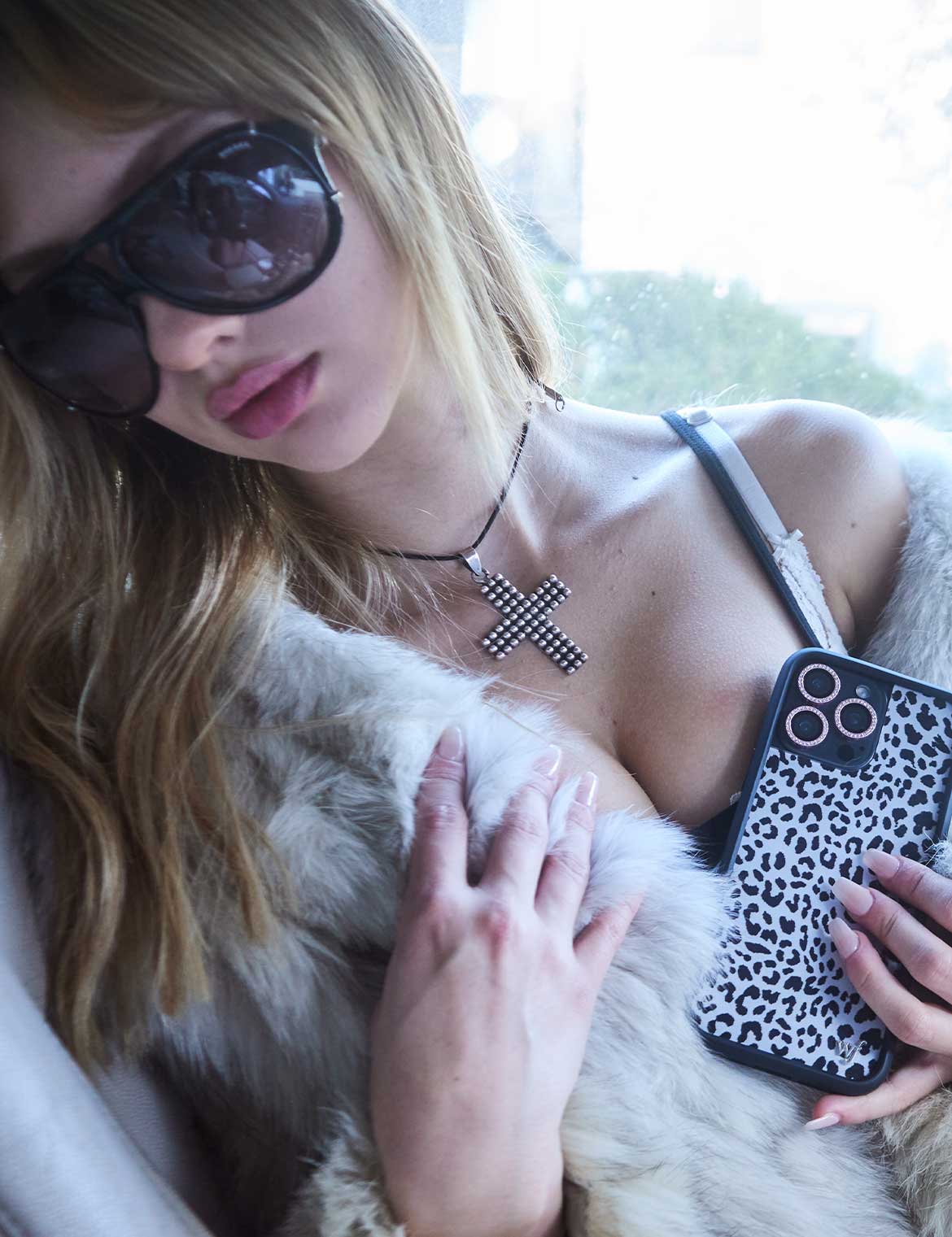 Supporting Image 06 Snow Meow iPhone Case