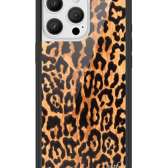 Cover con cordino iPhone 16 Pro Silicone Soft touch Nero - Italiano Cover con cordino iPhone 16 Pro Silicone Soft touch Nero - Italiano