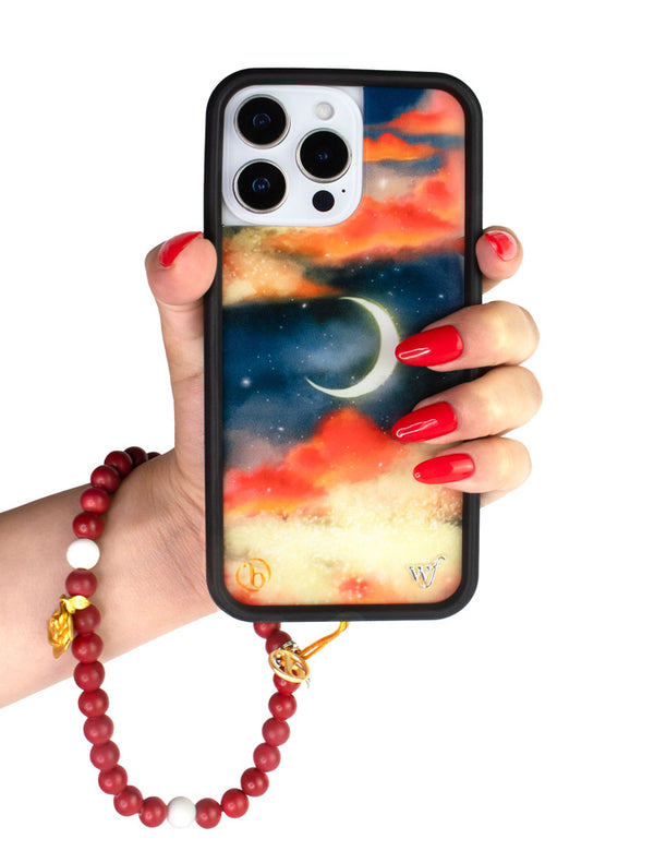 Lifestyle Image 01 Orebella Scentable Wristlet