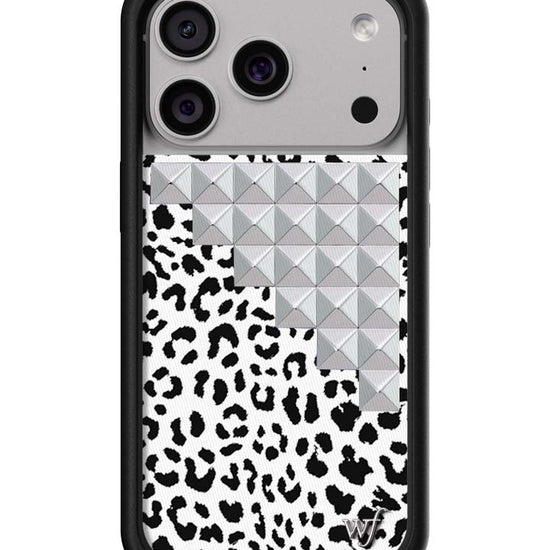 Wildflower iPhone case 17 Pro Snow Meow Stud Cute