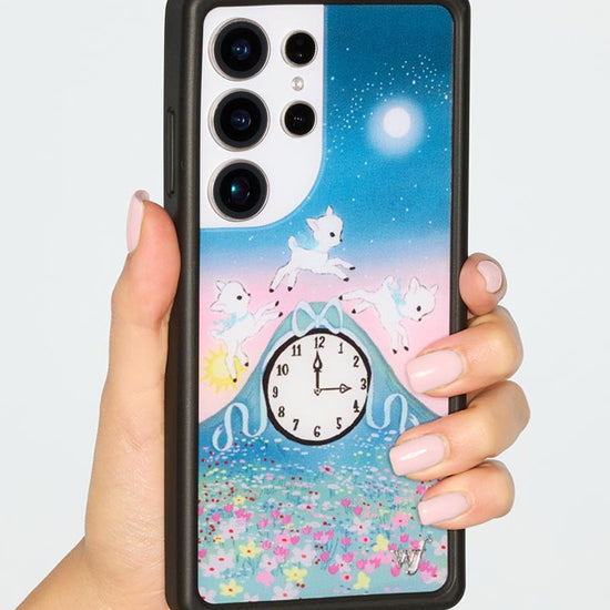 Lifestyle image 01 Laufey Samsung Case