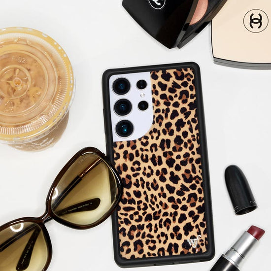 Lifestyle Image 02 Meow Samsung Galaxy Case