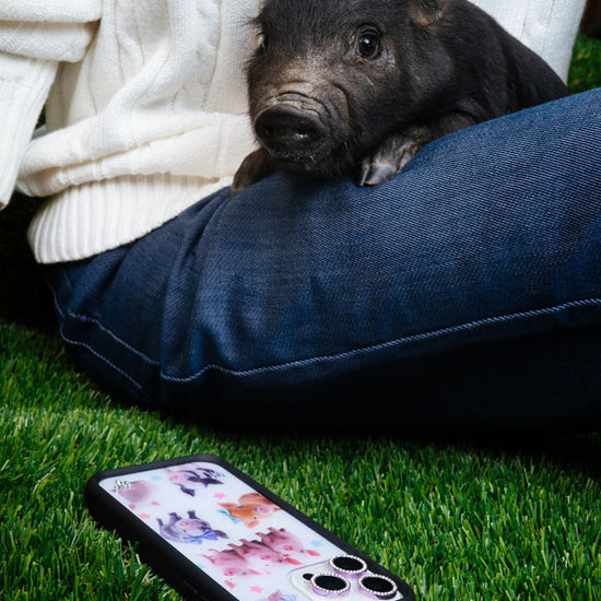 Lifestyle Image 03 Piggies
