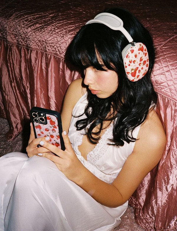 Lifestyle Image 02 Strawberry Fields AirPods Max Cover