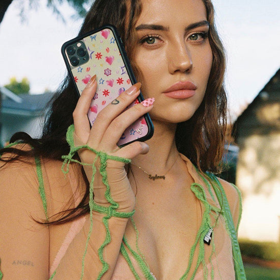 Supporting Image 03 Jewels iPhone Case